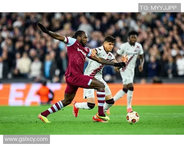 斯洛特确认弗林蓬再度受伤预计将缺阵数周勒沃库森面临阵容挑战